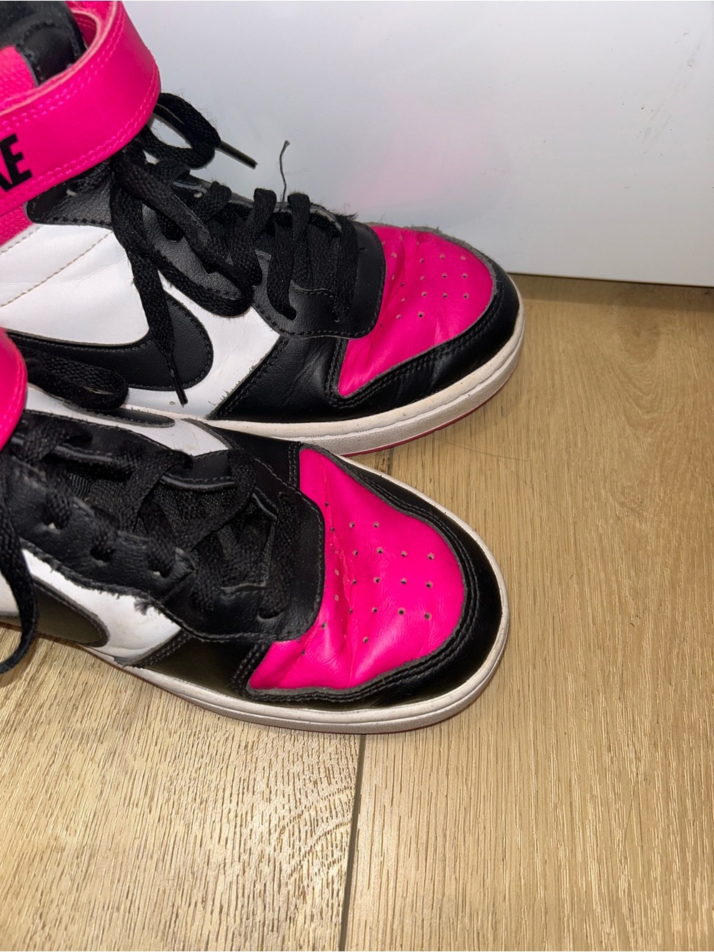 Nike Court Borough Mid 2 GS Youth Shoes Size 6.5Y Fierce Pink HV0933-100 - Picture 3 of 9